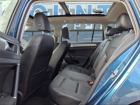 Used 2016 Volkswagen Golf Limited Edition image 8