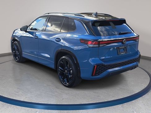 New 2026 Volkswagen Tiguan SE R-Line FWD image 7