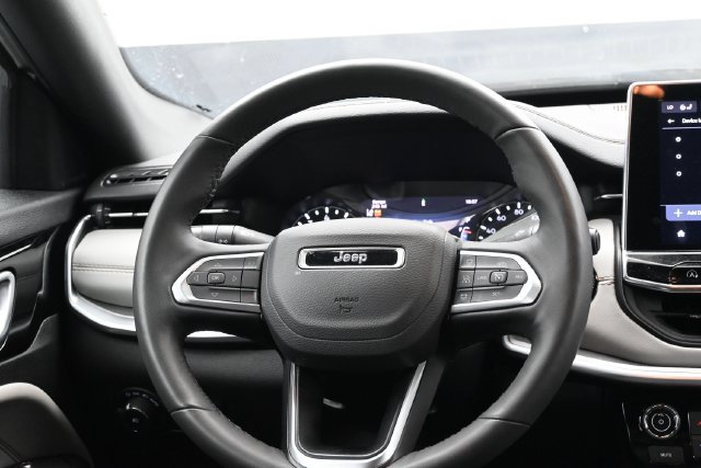 Used 2025 Jeep Compass Limited AWD/4WD image 10