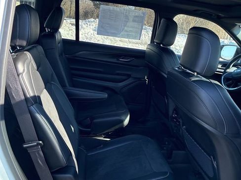 Used 2025 Jeep Grand Cherokee L Altitude image 6