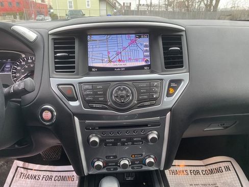 Used 2019 Nissan Pathfinder SL image 11