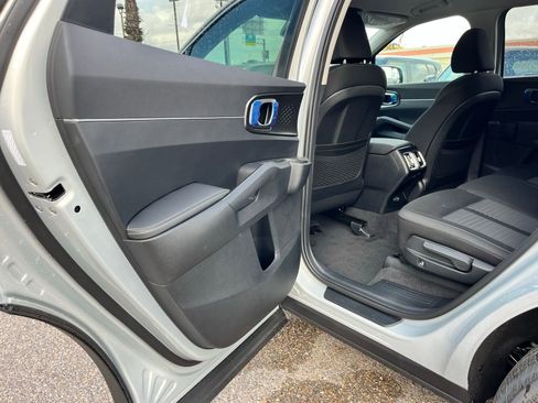 New 2026 Kia Sorento LX FWD image 17