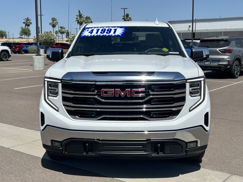Certified 2025 GMC Sierra 1500 SLT RWD image 8