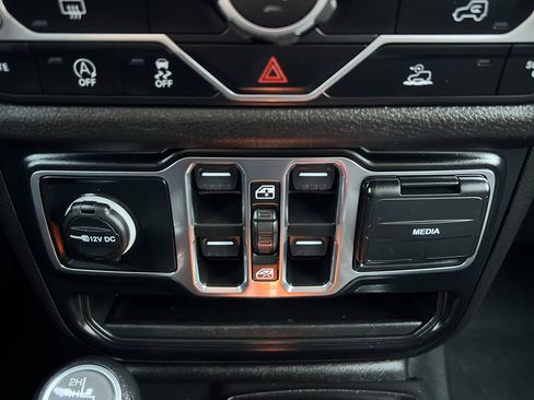 Used 2024 Jeep Wrangler Sport S image 23