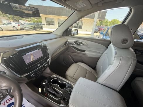 Used 2018 Chevrolet Traverse LT image 19