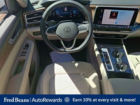 Certified 2025 Volkswagen Atlas SE AWD/4WD image 16