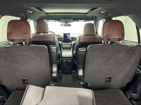 Used 2023 Ford Explorer Platinum w/ Technology Package AWD/4WD image 12