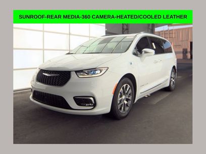 Used 2024 Chrysler Pacifica Pinnacle