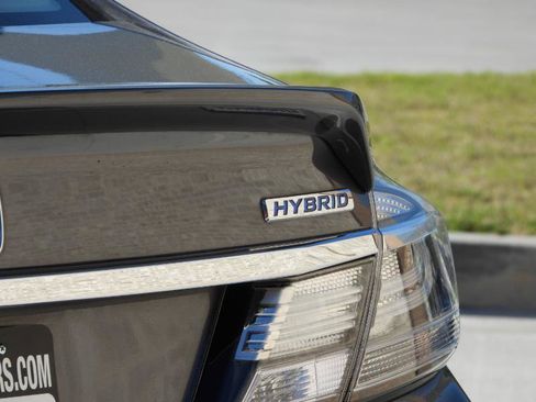 Used 2013 Honda Civic Hybrid Sedan image 9