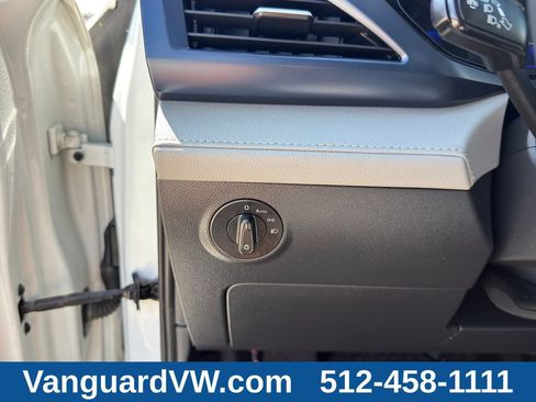 Used 2023 Volkswagen Taos SE w/ Panoramic Sunroof Package FWD image 22