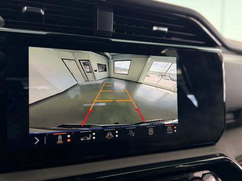 Used 2025 GMC Sierra 2500 AT4 image 26