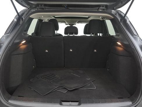 Used 2025 Nissan Kicks SV w/ SV Premium Package AWD/4WD image 9