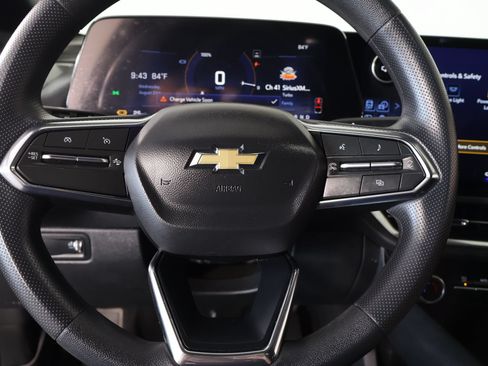 Used 2025 Chevrolet Equinox EV LT FWD image 3
