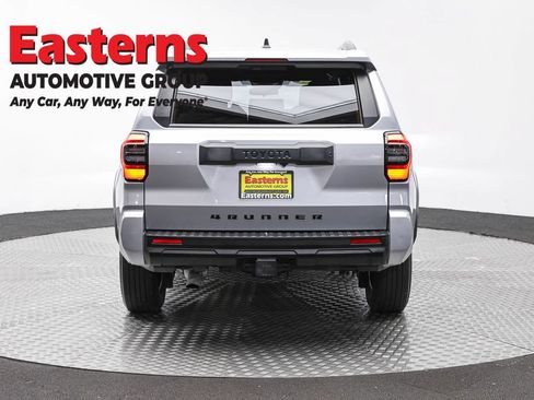 Used 2025 Toyota 4Runner SR5 AWD/4WD image 6