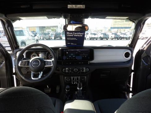 Used 2024 Jeep Wrangler Unlimited Sahara AWD/4WD image 18