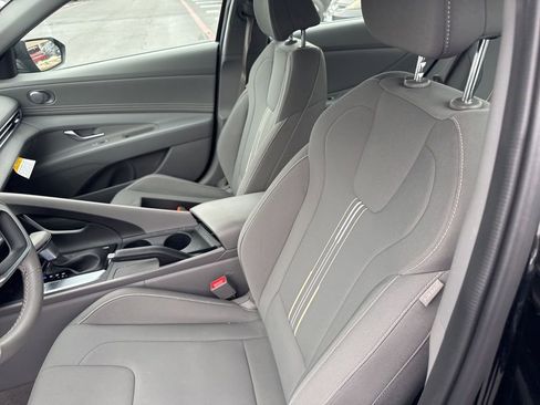 Certified 2025 Hyundai Elantra Sport FWD image 6