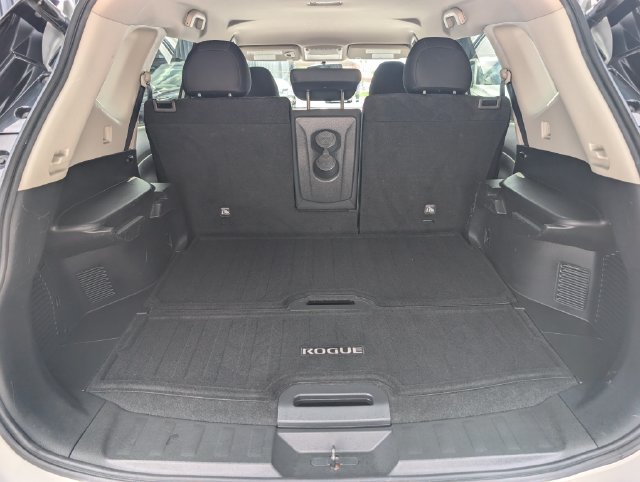 Used 2018 Nissan Rogue SV AWD/4WD image 13