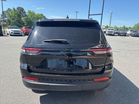 Used 2024 Jeep Grand Cherokee Limited w/ Black Appearance Package image 7