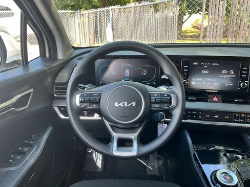 Used 2024 Kia Sportage LX AWD/4WD image 3