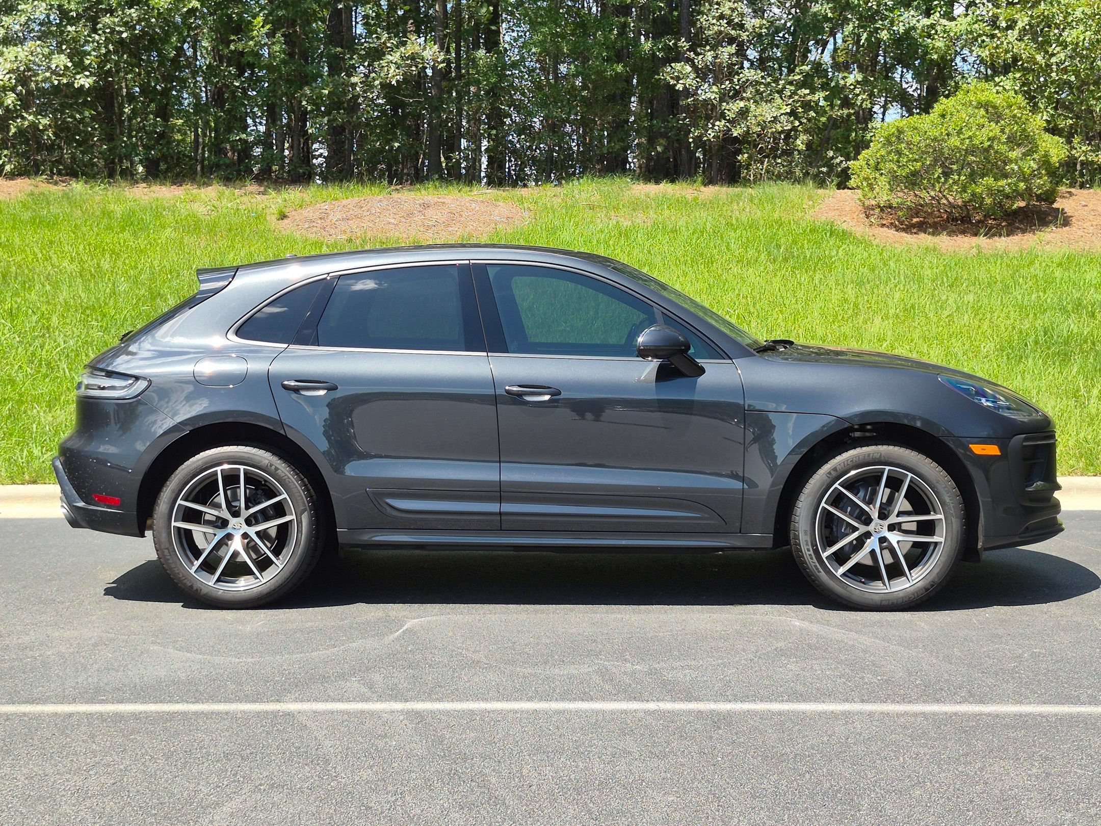 Certified 2026 Porsche Macan AWD/4WD image 30
