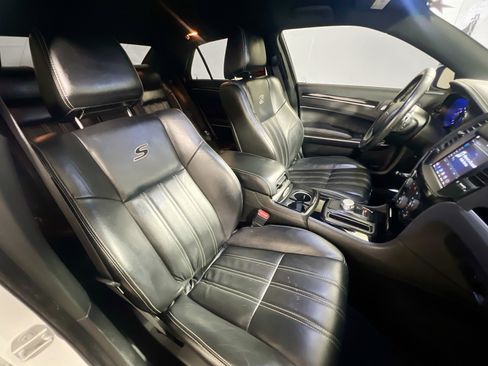 Used 2019 Chrysler 300 S RWD image 30