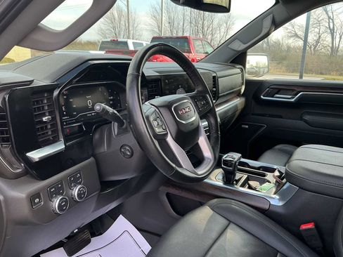 Used 2025 GMC Sierra 1500 SLT w/ SLT Premium Plus Package image 17