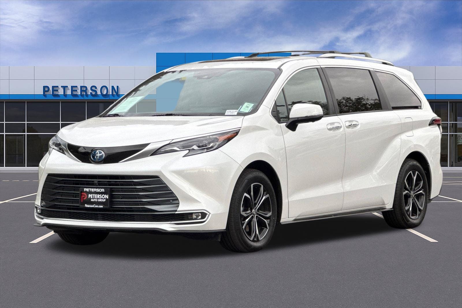 Used 2025 Toyota Sienna Platinum AWD/4WD image 8