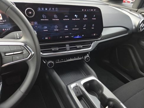 Certified 2026 Chevrolet Equinox EV LT FWD image 32