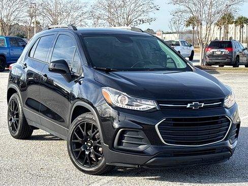 Used 2021 Chevrolet Trax LT w/ Midnight Edition image 1