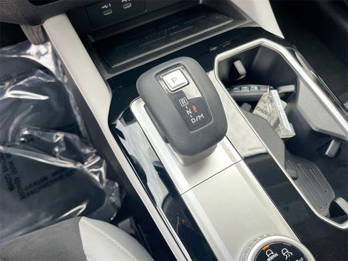 New 2025 Mitsubishi Outlander SE image 17