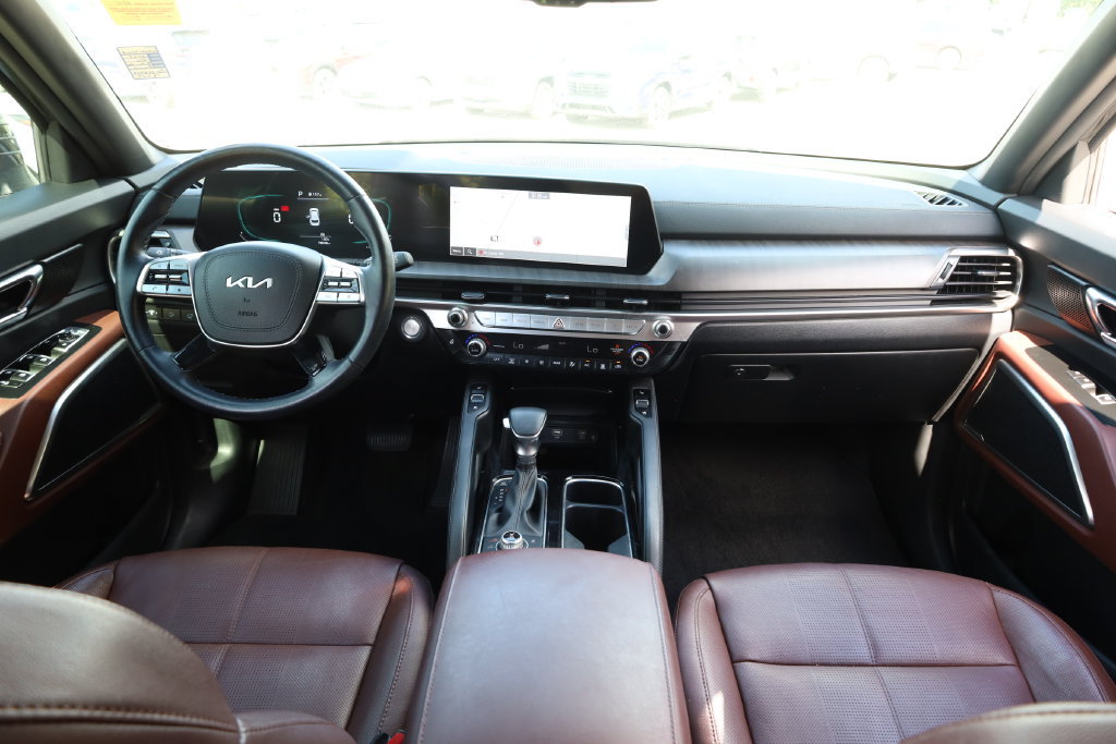 Used 2023 Kia Telluride EX w/ EX Captain's Chair Package AWD/4WD image 28