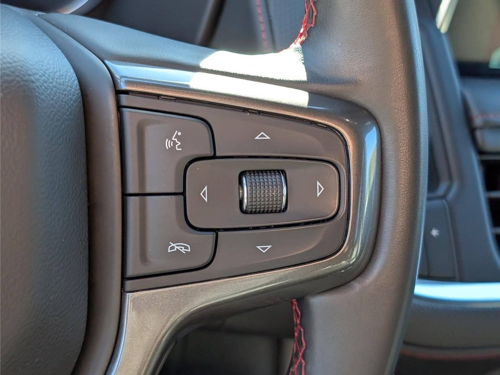 Used 2024 Chevrolet Suburban RST RWD image 27