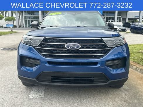 Used 2021 Ford Explorer XLT RWD image 3