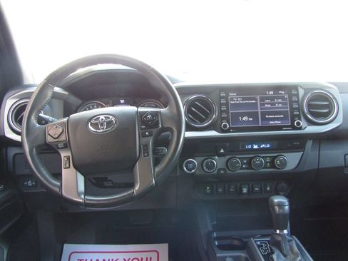 Used 2022 Toyota Tacoma TRD Off-Road w/ Technology Package image 5