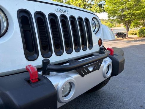 Used 2014 Jeep Wrangler Unlimited Sahara w/ Connectivity Group AWD/4WD image 13