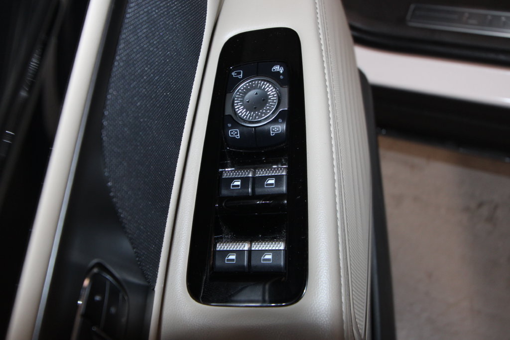 Used 2024 Lincoln Nautilus Premier AWD/4WD image 6