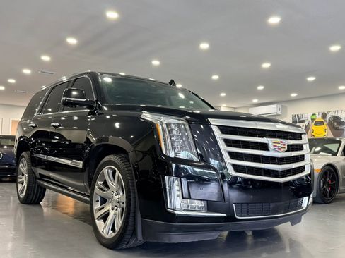 Used 2015 Cadillac Escalade Premium RWD image 1