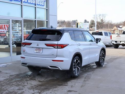 Used 2024 Mitsubishi Outlander SEL image 3