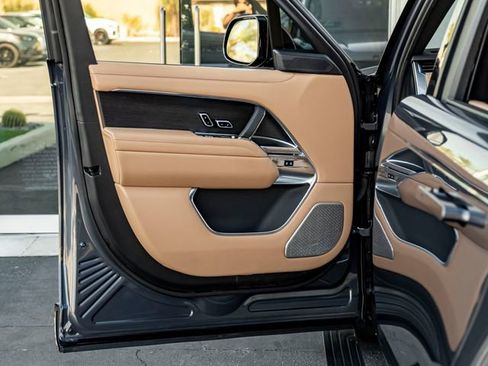 Used 2024 Land Rover Range Rover Autobiography image 12