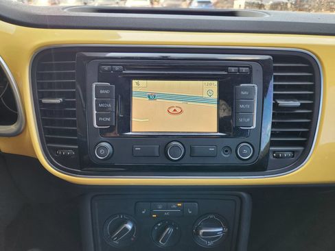 Used 2015 Volkswagen Beetle 1.8T FWD image 16