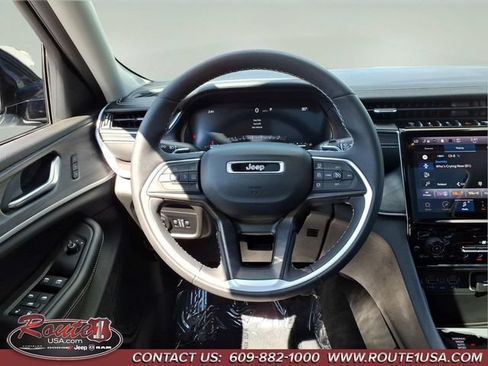 Used 2023 Jeep Grand Cherokee L Limited w/ Black Appearance Package AWD/4WD image 25