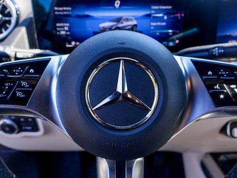 Used 2025 Mercedes-Benz GLA 250 4MATIC image 18