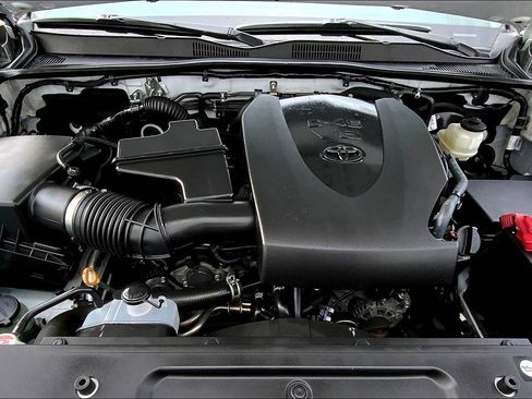Used 2019 Toyota Tacoma SR AWD/4WD image 10
