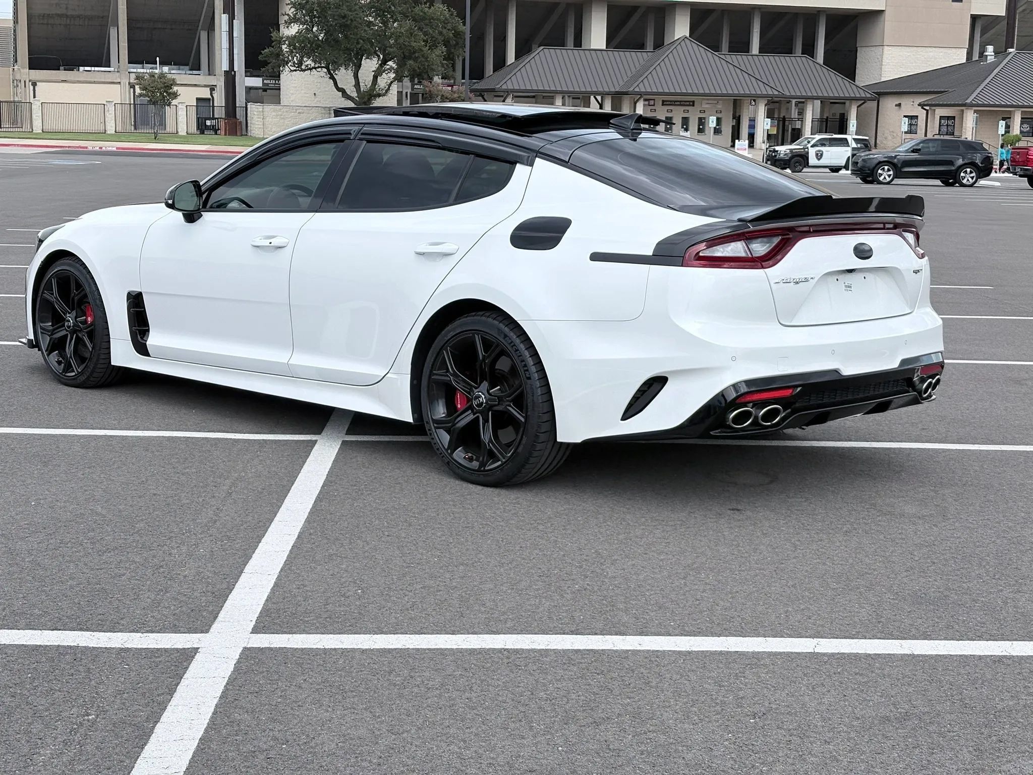 Used 2018 Kia Stinger GT2 RWD image 4