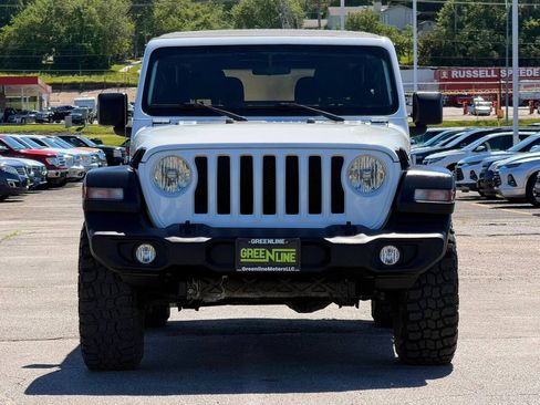 Used 2019 Jeep Wrangler Sport AWD/4WD image 2