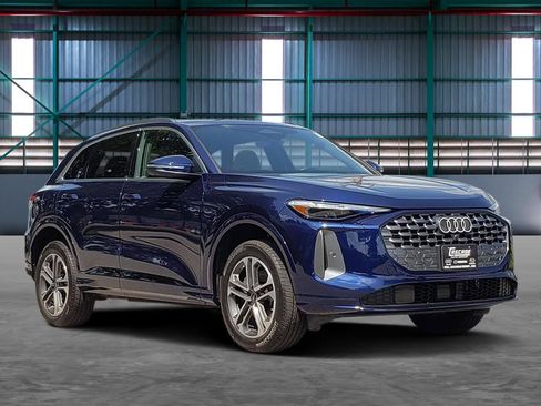 Used 2025 Audi Q5 Premium Plus w/ Premium Plus AWD/4WD image 6