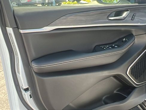 New 2025 Jeep Grand Cherokee L Limited w/ Luxury Tech Group II image 13