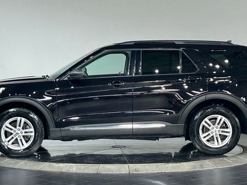 Used 2022 Ford Explorer XLT w/ Equipment Group 202A AWD/4WD image 6