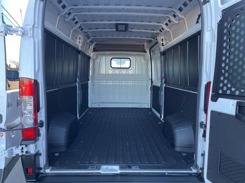 New 2025 RAM ProMaster 2500 w/ Convenience Group FWD image 9