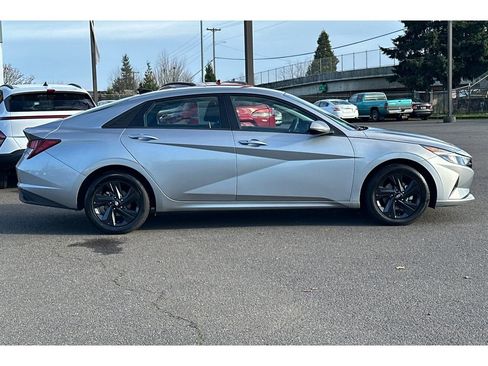 Used 2023 Hyundai Elantra SEL image 3